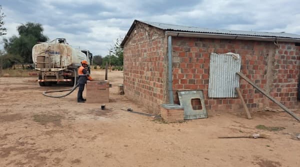 Presidente Peña señala 'graves fallas estructurales' en Acueducto del Chaco