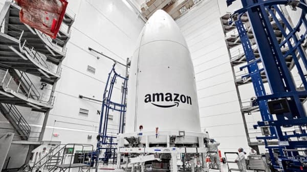 Amazon y SpaceX: Duelo espacial por la conectividad global