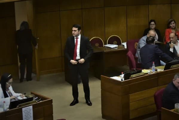 Juristas exigen a Corte Suprema investigar y suspender matrícula de Hernán Rivas