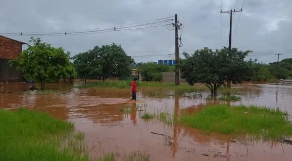 Fuerte temporal causa destrozos en varios departamentos del país