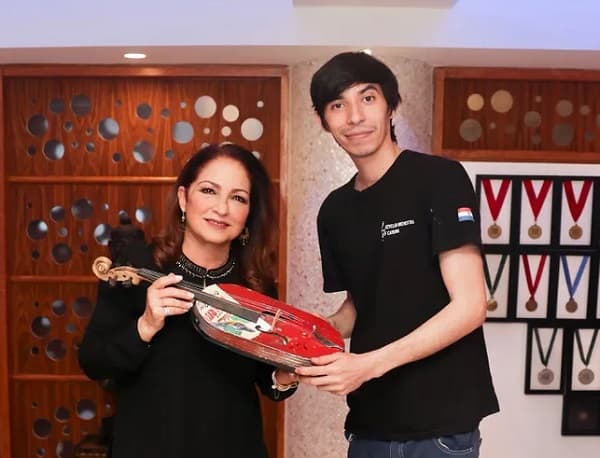 Gloria Estefan y su hija preparan un musical basado en la Orquesta de Cateura