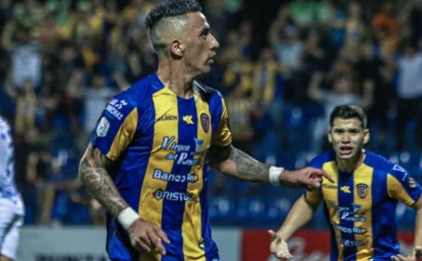 Triunfo de Luqueño aviva sueños de permanencia y Sudamericana