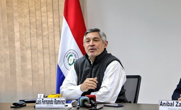 Ministro niega agravios en debate sobre reformas con Cones