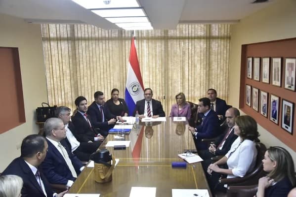 Paraguay toma las riendas: UE deja de financiar alimentación escolar, el enfoque se dirige a matemáticas y lenguas