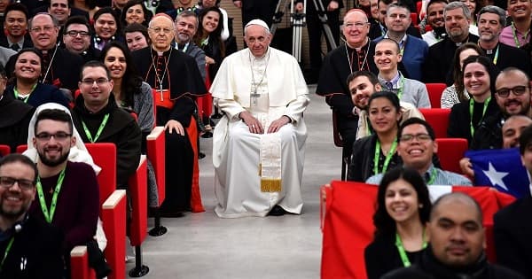 El Sínodo revolucionario del Papa Francisco: mujeres votan y temas polémicos en la mesa