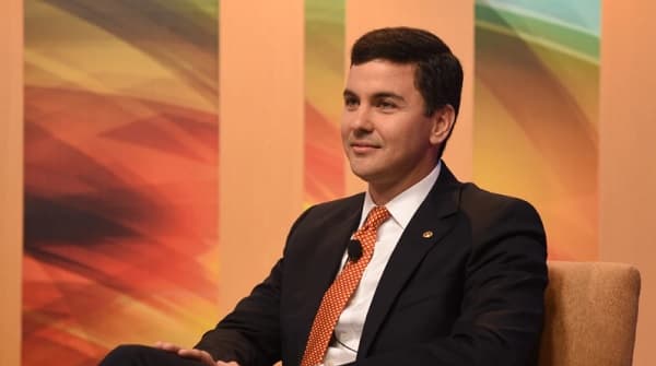 Ejecutivo apura leyes controversiales: Pensiones, tren de cercanías y Policía en el radar