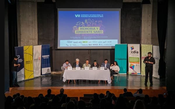 Defendiendo la memoria y el ambiente, seminario de DDHH