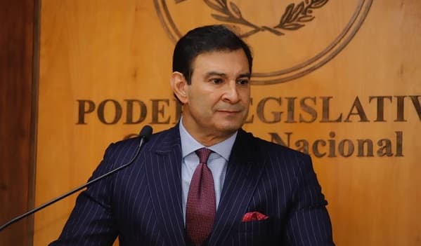 Ovelar niega extorsión alegando “trato cordial” a legisladores
