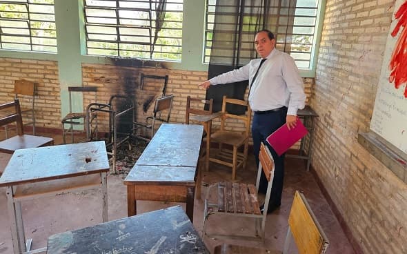 Incendio vandálico deja escuela de San Antonio en ruinas