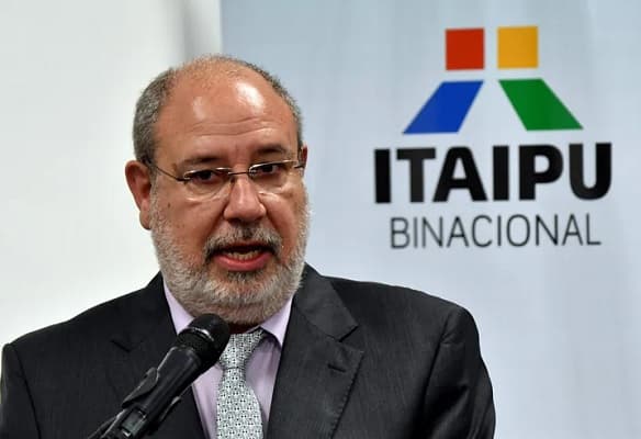 Itaipú compra muebles brasileños y desata tensión con la UIP