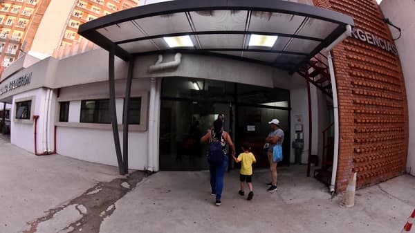 IPS amplía atención nocturna: Un avance con obstáculos