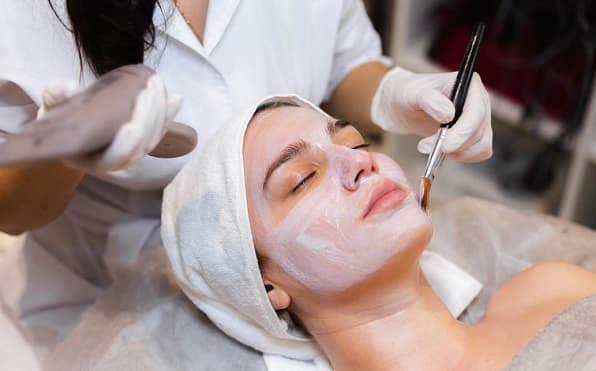 Protestan contra proyecto de ley que regula medicina estética