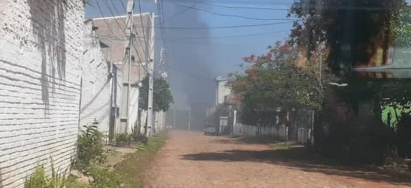 Persisten focos de calor tras voraz incendio en depósitos de Fernando de la Mora