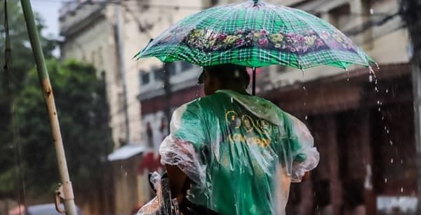 Tormentas afectan a seis departamentos esta tarde
