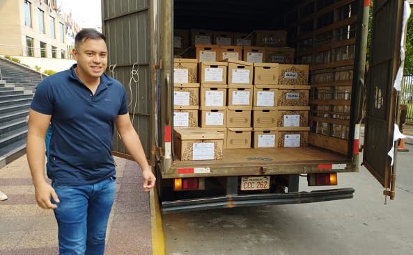 Intendente Prieto inunda Senado con 150.000 documentos