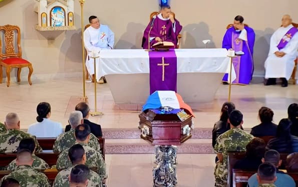 Dan el último adiós a sargento arrastrado por raudal