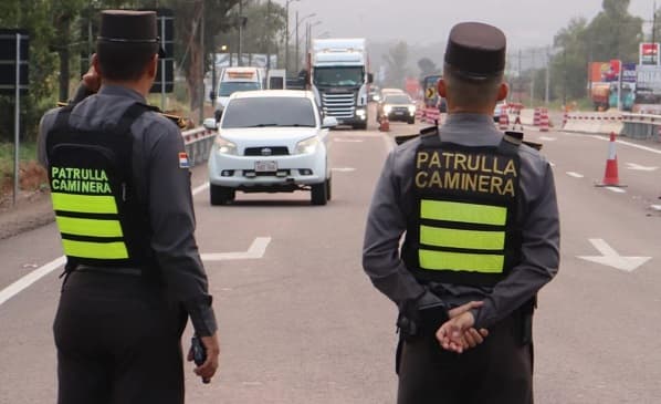 Caminera multará a conductores por ir lento en carril rápido