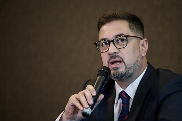 Abogado de Cartes advierte que periodistas “rendirán cuentas”