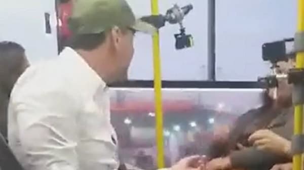 Santiago Peña, en colectivo: ¿gesto genuino o populismo?