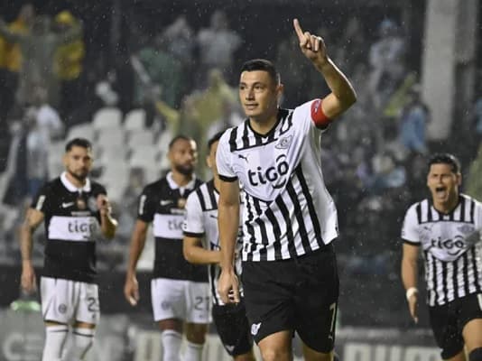 Olimpia y Libertad: Duelo crucial por un lugar en la Copa Libertadores
