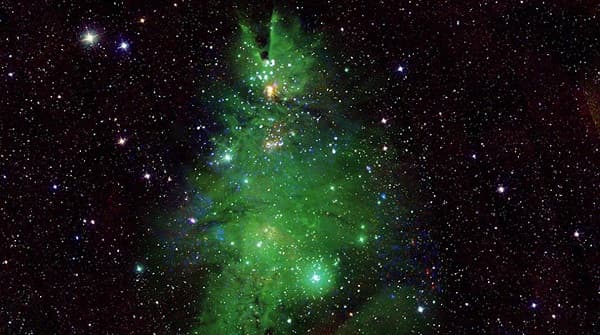 NASA revela imagen navideña de nebulosa estelar