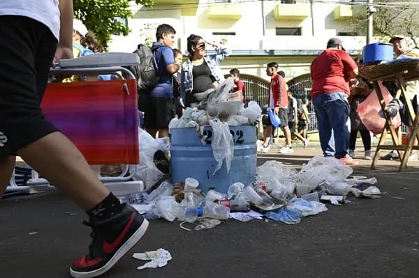 Peregrinación a Caacupé: Devoción manchada por montañas de basura