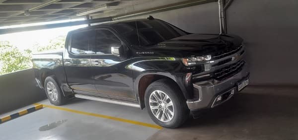 Camioneta de fugitivo Diego Dirisio aparece en estacionamiento del Congreso