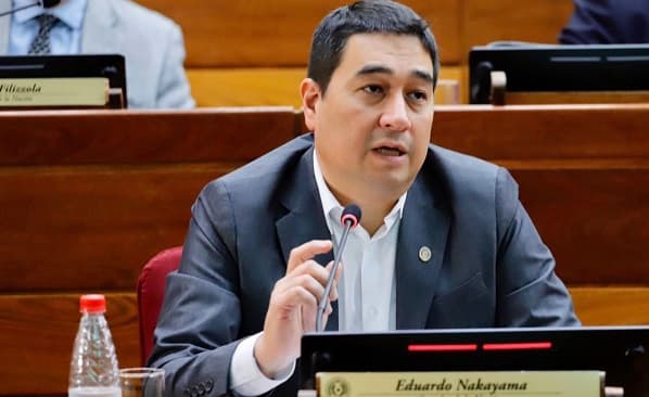 Senador Nakayama solicita desafiliación al PLRA