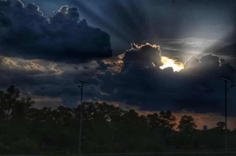 Meteorología advierte de chaparrones y cielo nublado este jueves
