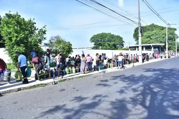 Recarga gratis de gas en Petropar agota stock en pocas horas y genera quejas