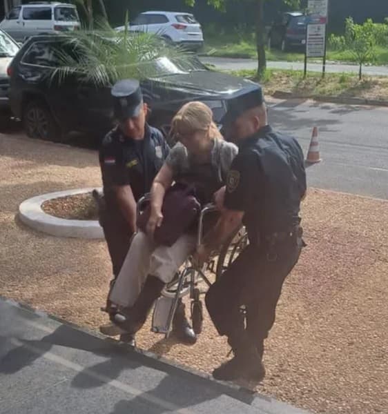 Fiscala en silla de ruedas forzada a subir escaleras para audiencia