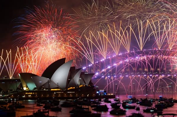 ¡El mundo recibe el 2024! Australia deslumbra con show de fuegos artificiales