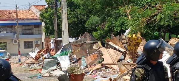 Destrucción de puestos en inmediaciones de Tacumbú en Operativo Veneratio