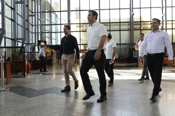 Beto Ovelar huye de preguntas sobre denuncia de nepotismo