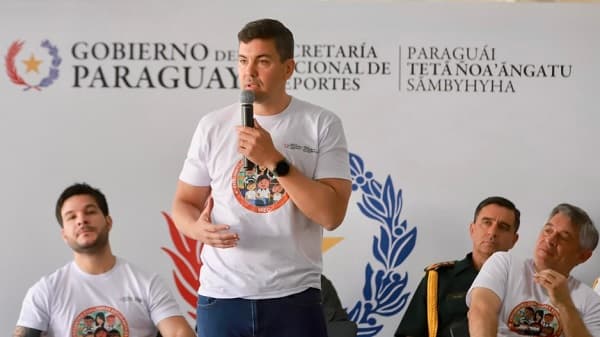 Peña evalúa ampliar almuerzo escolar y recortar atribuciones a gobernadores