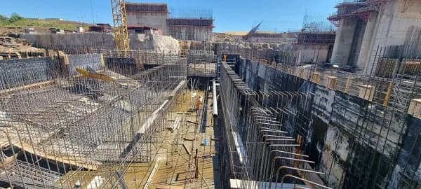 ¡Alerta en Aña Cua! Despidos masivos y posible paralización de la obra