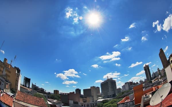 Persisten lluvias y calor en gran parte del país este domingo
