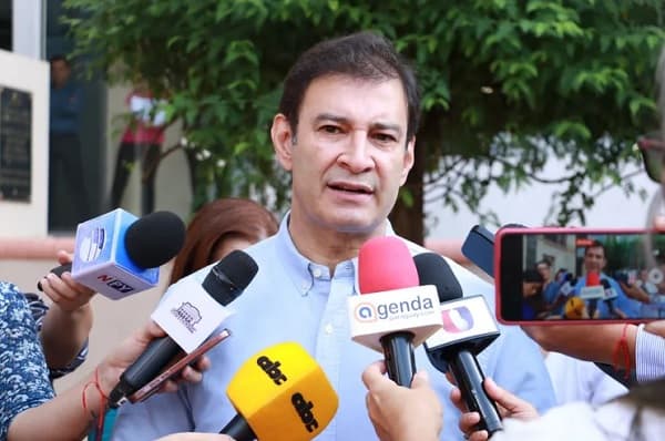 “No entiendo un huevo de tecnología”, confiesa Ovelar, pero defiende compra de equipos informáticos: ¿Falta de transparencia?