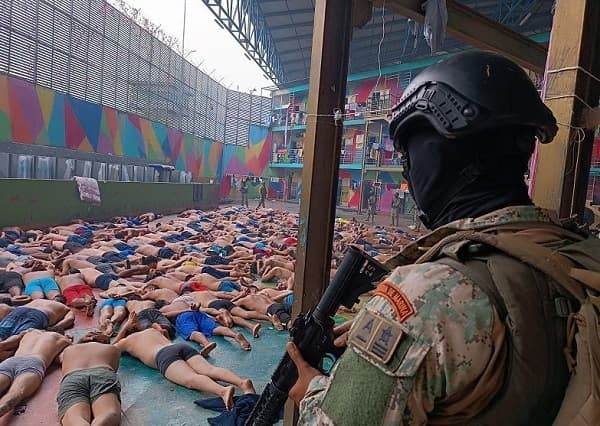 Ecuador declara estado de excepción ante crisis carcelaria y fuga de líder narco