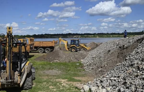 ¡Victoria para la comunidad! Demuelen muro ilegal en Remansito