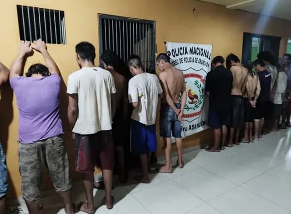 Policía detiene a trabajadores informales y genera debate