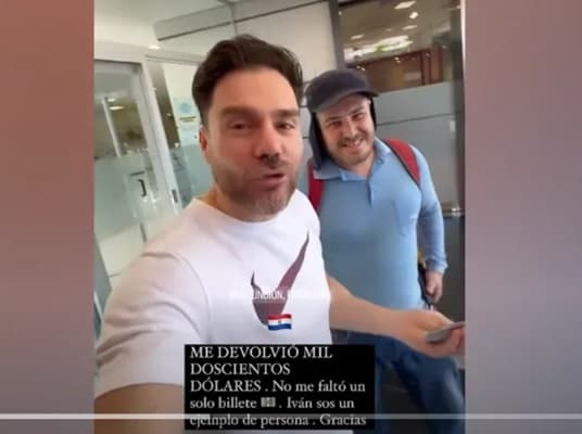 Trabajador devuelve USD 1.200 que encontró y el dueño lo recompensa