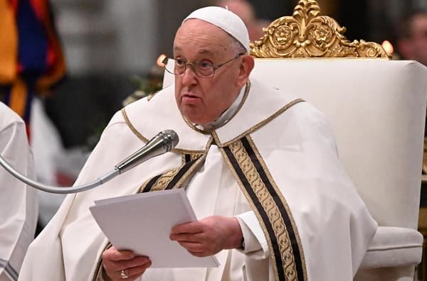 Papa Francisco reafirma apoyo a bendiciones a parejas homosexuales