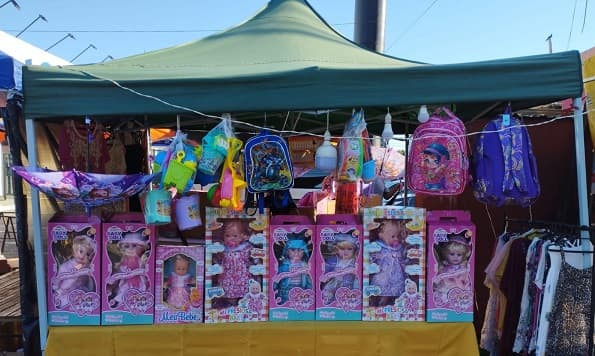 Mercado 4 se viste de fiesta: Juguetes aguardan a Reyes