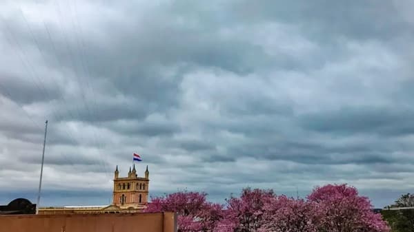 Martes caluroso con lluvias y tormentas en el norte