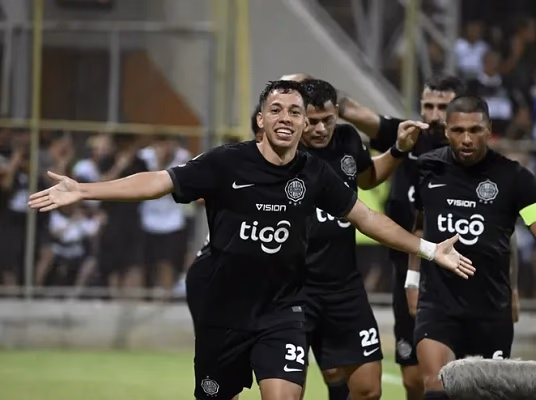 Olimpia ganó con gol sobre la hora de Arrúa en sufrir ante Tacuary
