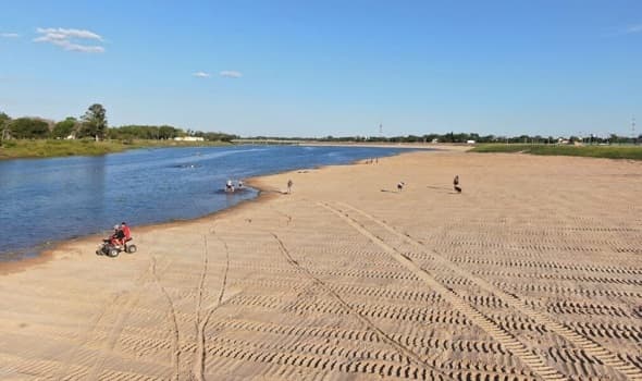 Pilar cierra playa por ataques de pirañas y bajante