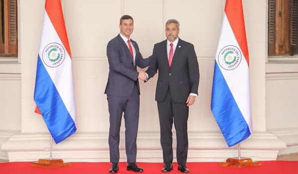 Peña deslinda responsabilidad en nepotismo y apunta a Abdo