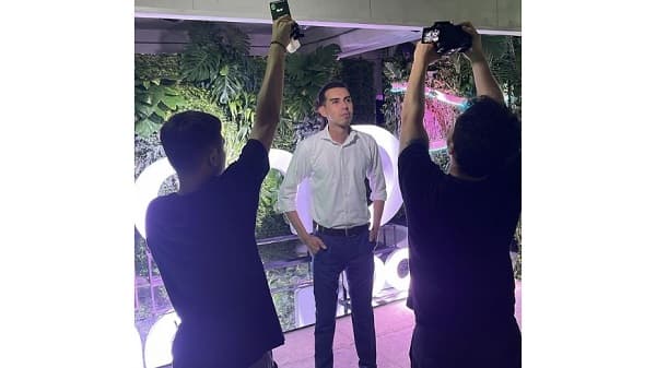 Elías Pérez: El comediante que ilumina la salud publica con humor