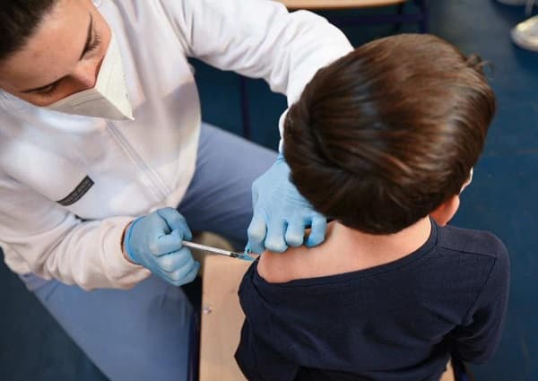 Vacunas anticovid para niños: aún hay dosis disponibles, afirman desde el PAI